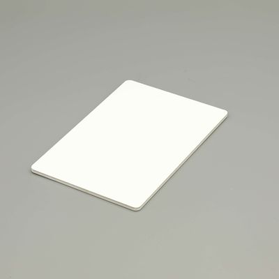 0.03mm から 0.6mm PVDF ホワイト ファイア レーティング アルミウム コンポジット パネル