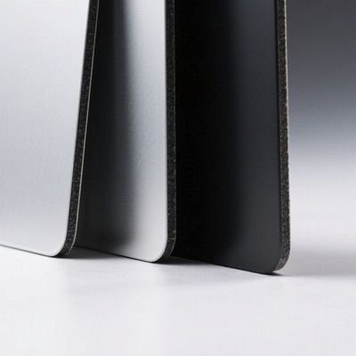 スクラッチ耐性 より良いコア 壁カーテン 建物の正面 カーブ型 PVDF アルミニウム複合板 3MM アルミニウム複合板 熱耐性 4MM