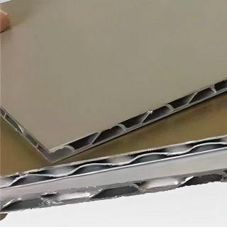外観美を向上させる、清掃が容易な3Dアルミニウムパネル。現代的な建設プロジェクトを格上げ。